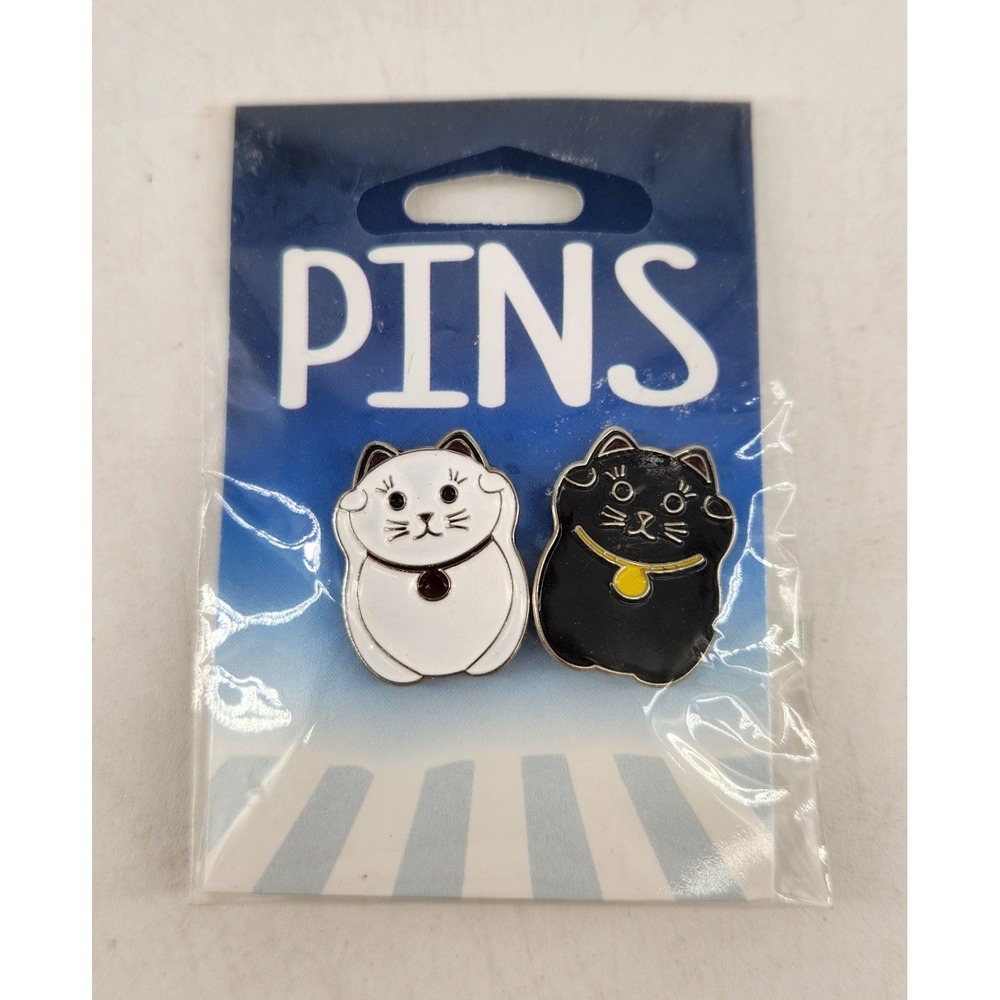 New Kalan Lucky Cat Pin Set Unisex OS White Black Maneki-neko Enamel 2-Pack